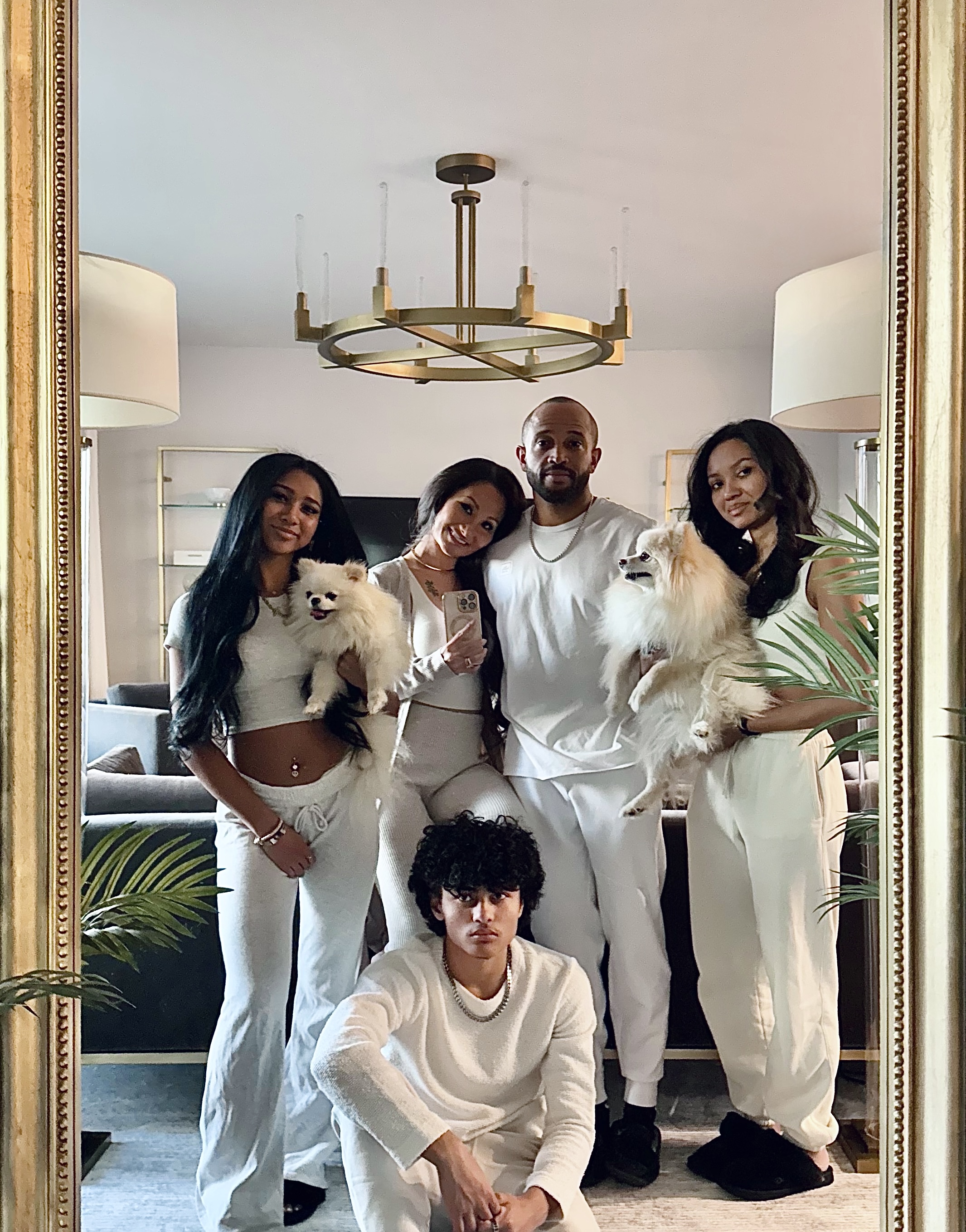 Modern Style Mom, Stylish IG FAMILIES, the chambers family